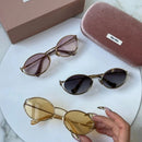 [COMPRE 1, LEVE 2] Óculos de Sol MIU MIU Solar
